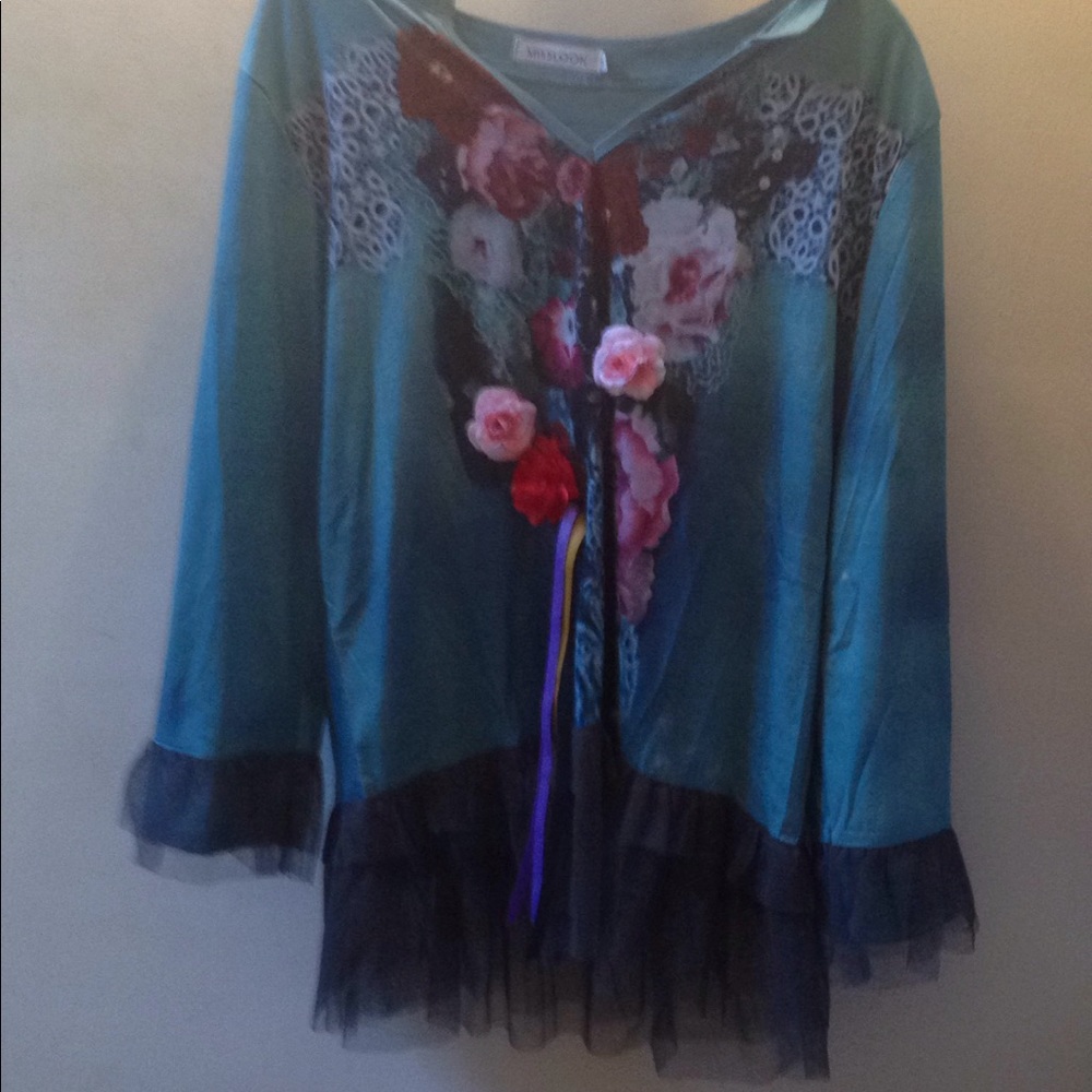 Beautiful teal top with paper roses and.